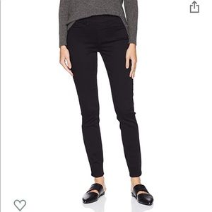 Signature Levi Totally Shaping skinny pull-on jean